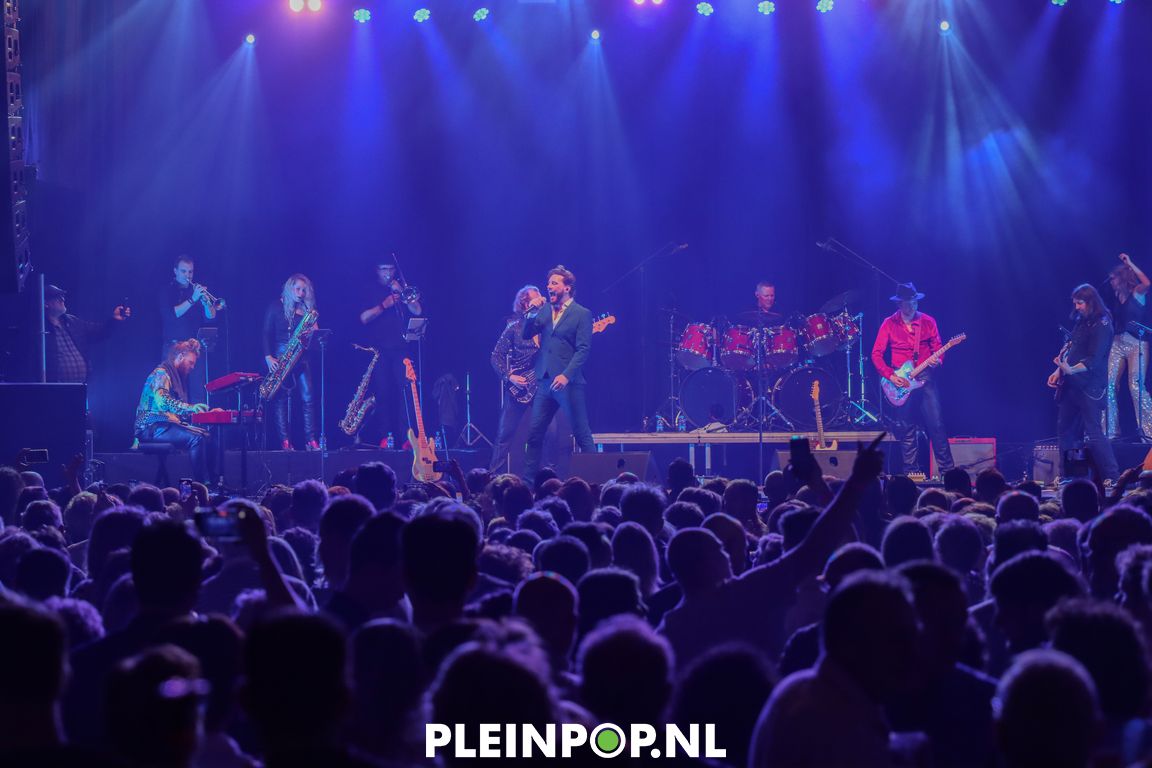 BOUKE & THE ELVIS MATTERS BAND    (17)